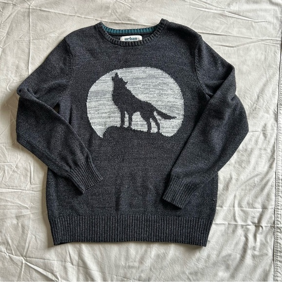 Urban Pipeline Gray Crewneck Sweater with Wolf Design - Picture 1 of 6